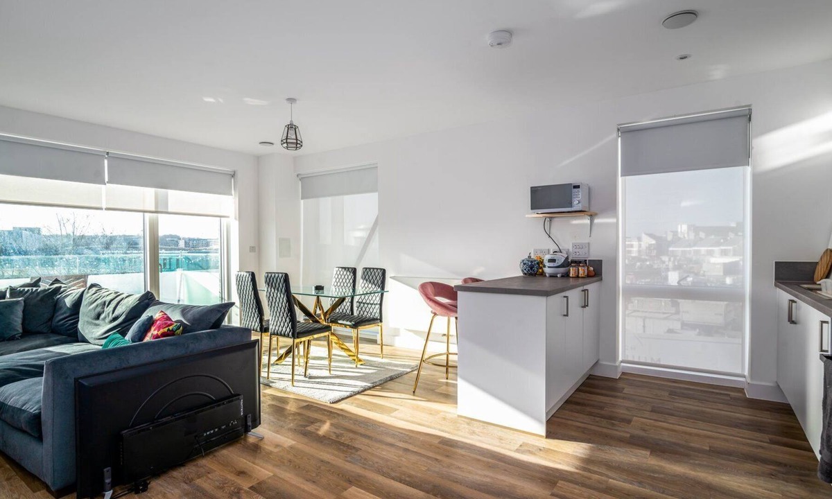 Canning Town | Peninsula