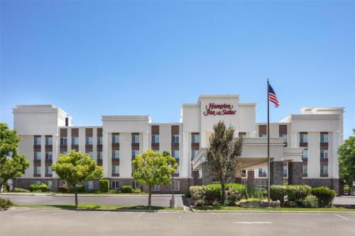 Hampton Inn Suites Fresno | Raisin