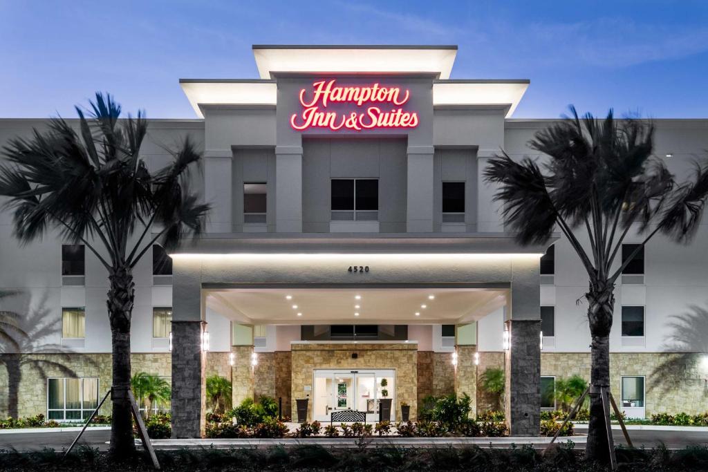 Hampton Inn Suites West Bay Road | Interchange Square