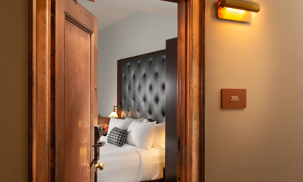 The Liberty Trust Guestroom | Roanoke