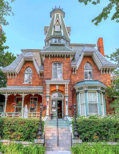 Hochelaga Inn | Kingston