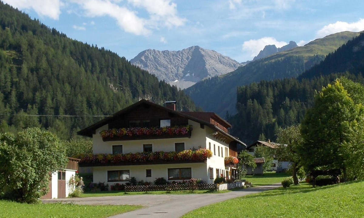 Ferienhaus Bach Für Personen Mit Schlafzimmer | Bach