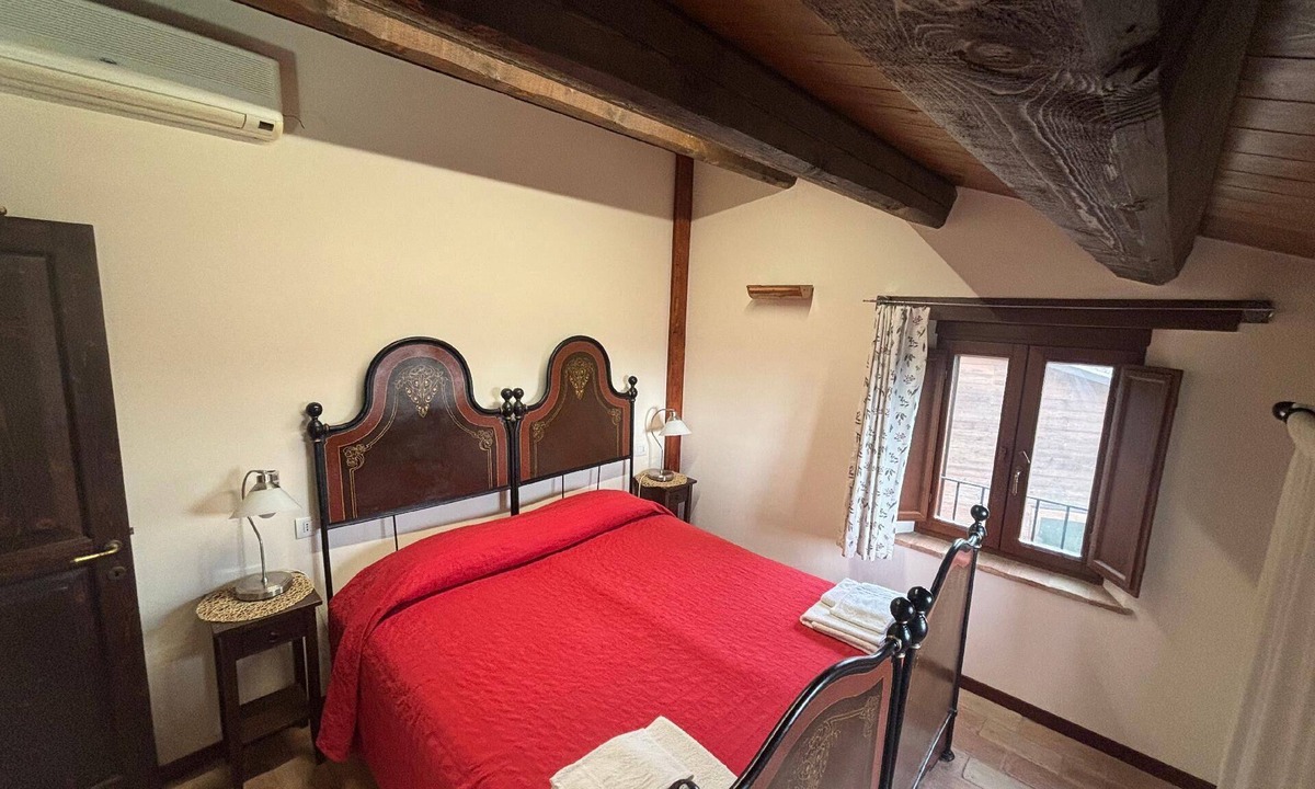 Holiday Montegiorgio Persons Farmhouse | Montegiorgio