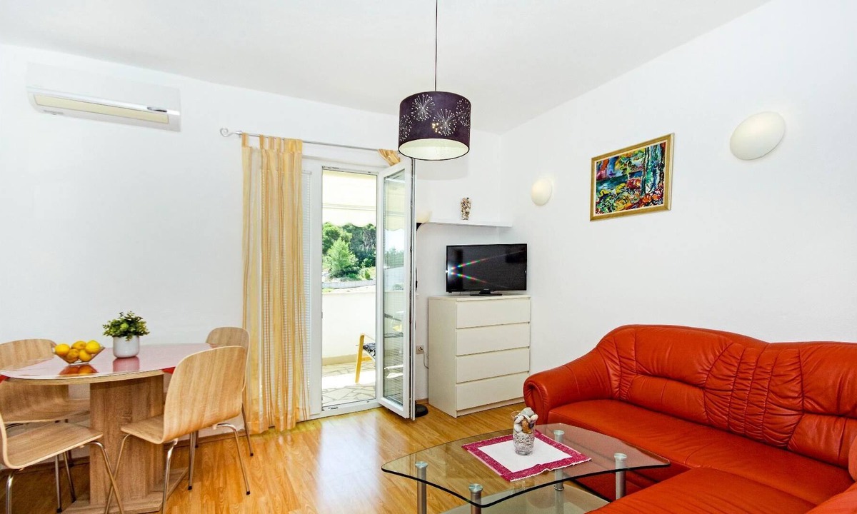 Ferienwohnung Sutivan Für Personen Schlafzimmer | Sutivan