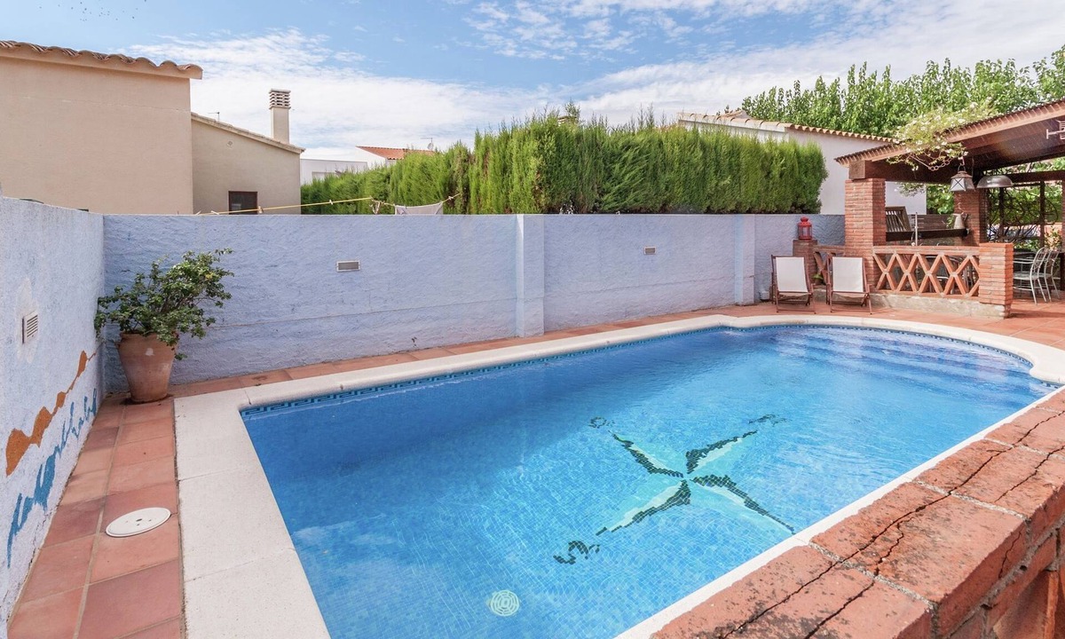 Holiday Girona Swimming | Sant Pere Pescador