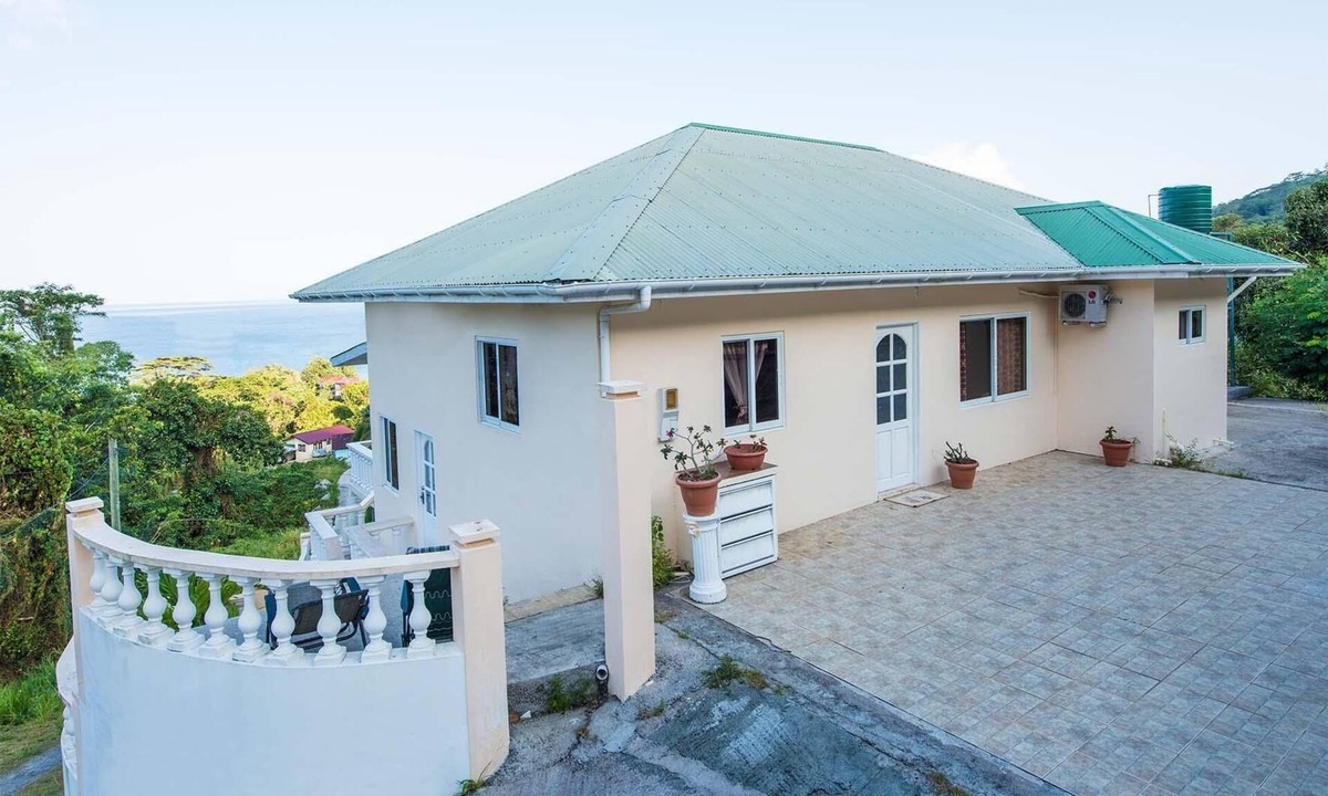 Holiday Beau Vallon Persons Bedrooms | Mare Anglaise