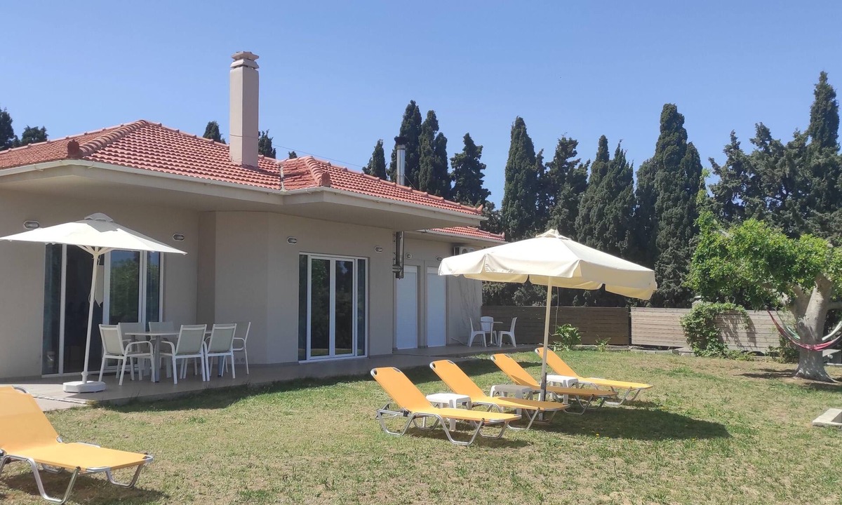 Holiday Persons | Xiro Chorio