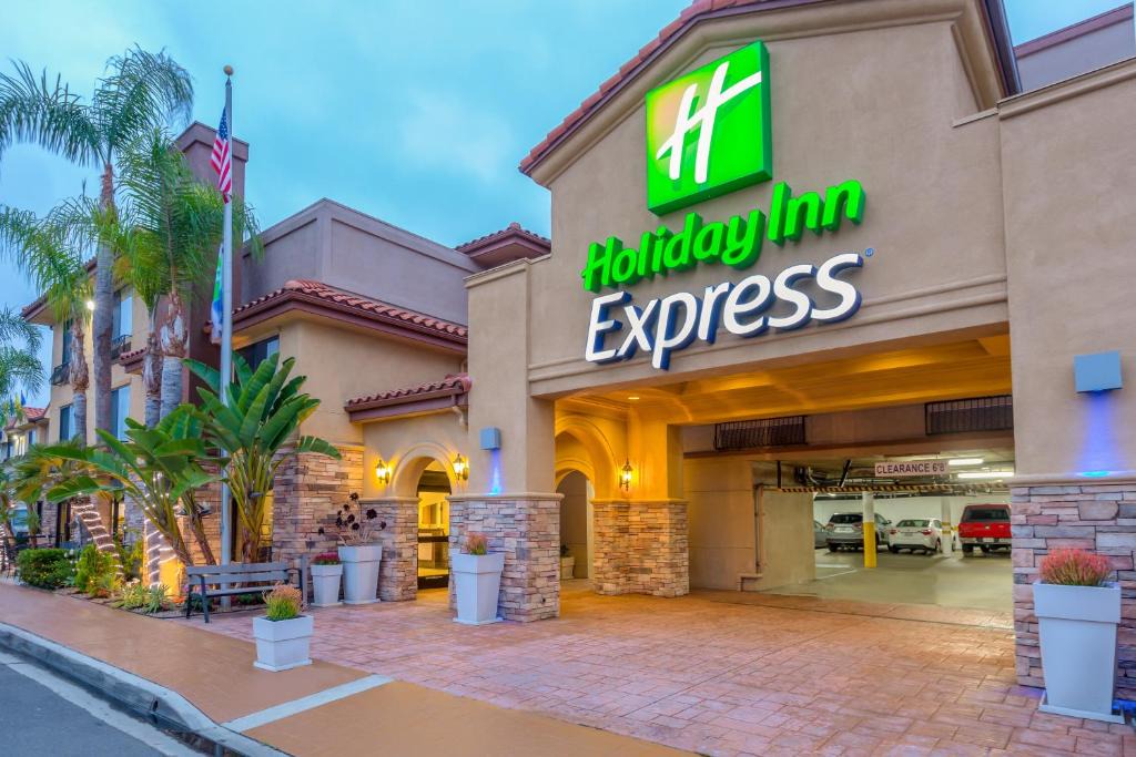 Firsix San Diego | Midway-Pacific Highway