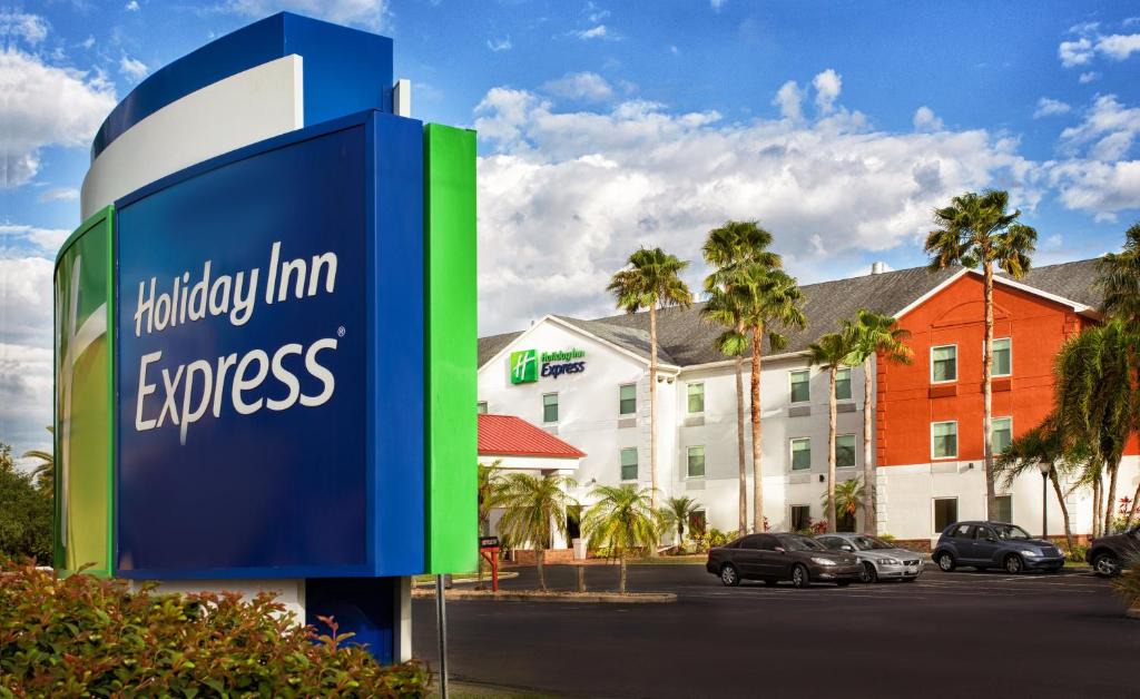 Holiday Inn Express Port Charlotte Ihg Hotel | Deep Creek