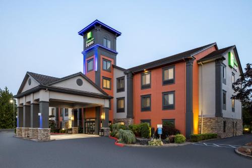 Holiday Inn Express Vancouver North Ihg Hotel | Pleasant Valley