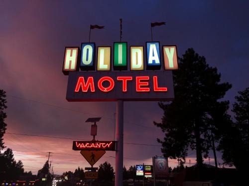 Motel | Larkspur