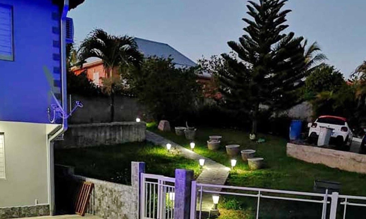 Chambres Piscine Partagée Jacuzzi Et Jardin Clos À Lamentin | Lamentin