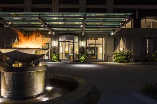 Hotel Blackhawk Autograph | Downtown