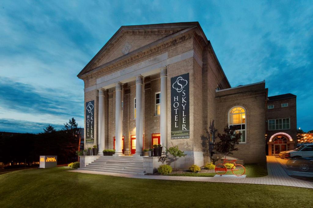 Hotel Skyler Syracuse Tapestry | Downtown Syracuse
