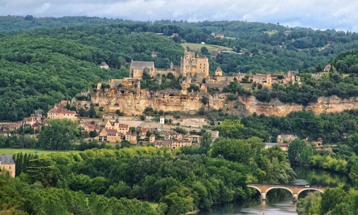 The Bank Of Dordogne River | Siorac-en-Perigord