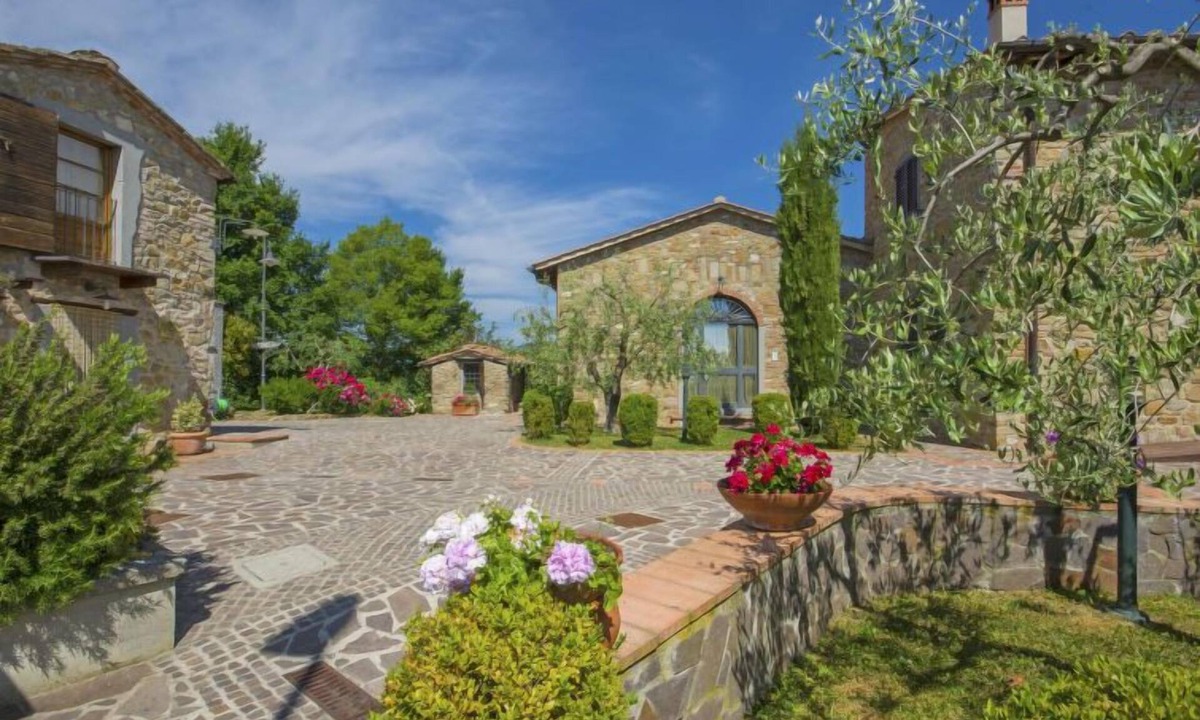 Il Borghetto Barberino Del Mugello Persons | Montecarelli
