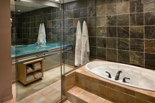 Inn At The Forks | Downtown Winnipeg