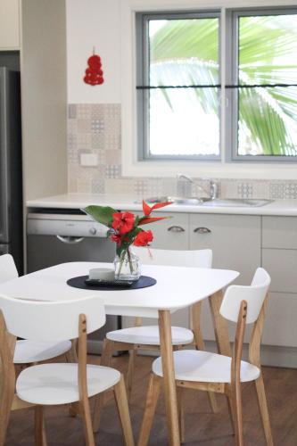 Island Cottages | Nelly Bay