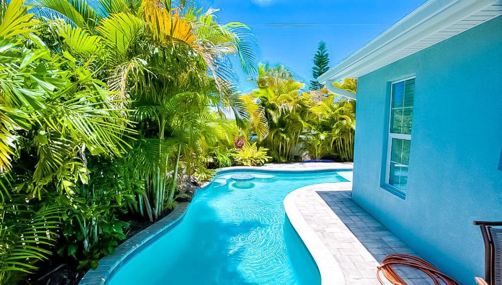 Island Escape | Holmes Beach