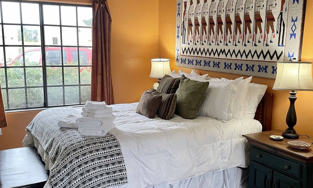 Established Country Inn B Acres | Pearce