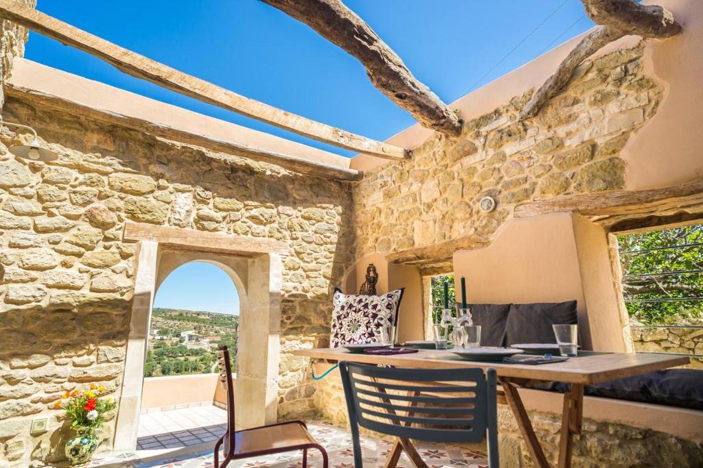 Dion Artist Stone Countryside | Sitia