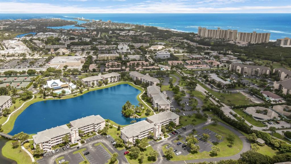 Jupiter Bay Beach Rental | Jupiter Bay