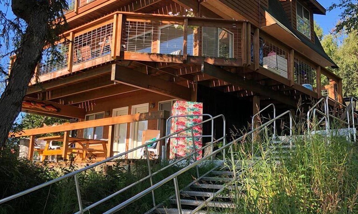 Kenai Riverfront Chalet The Peninsula | Sterling