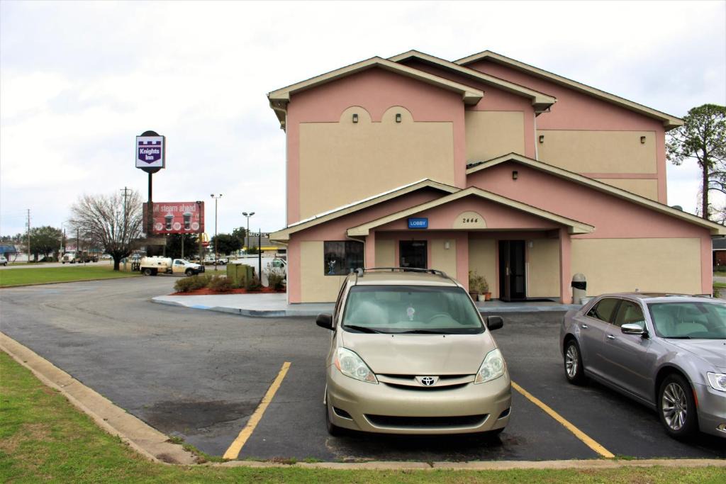 Knights Inn | Albany
