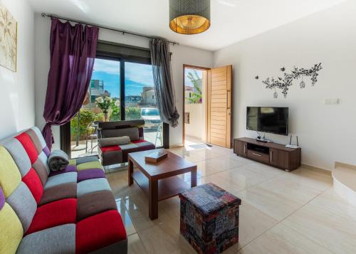 Kolderen Coral Bay | Pegeia