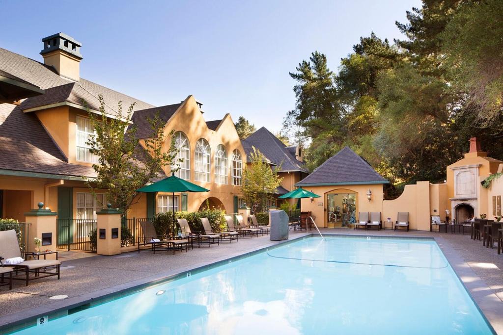 Lafayette Park Hotel | Moraga Blvd