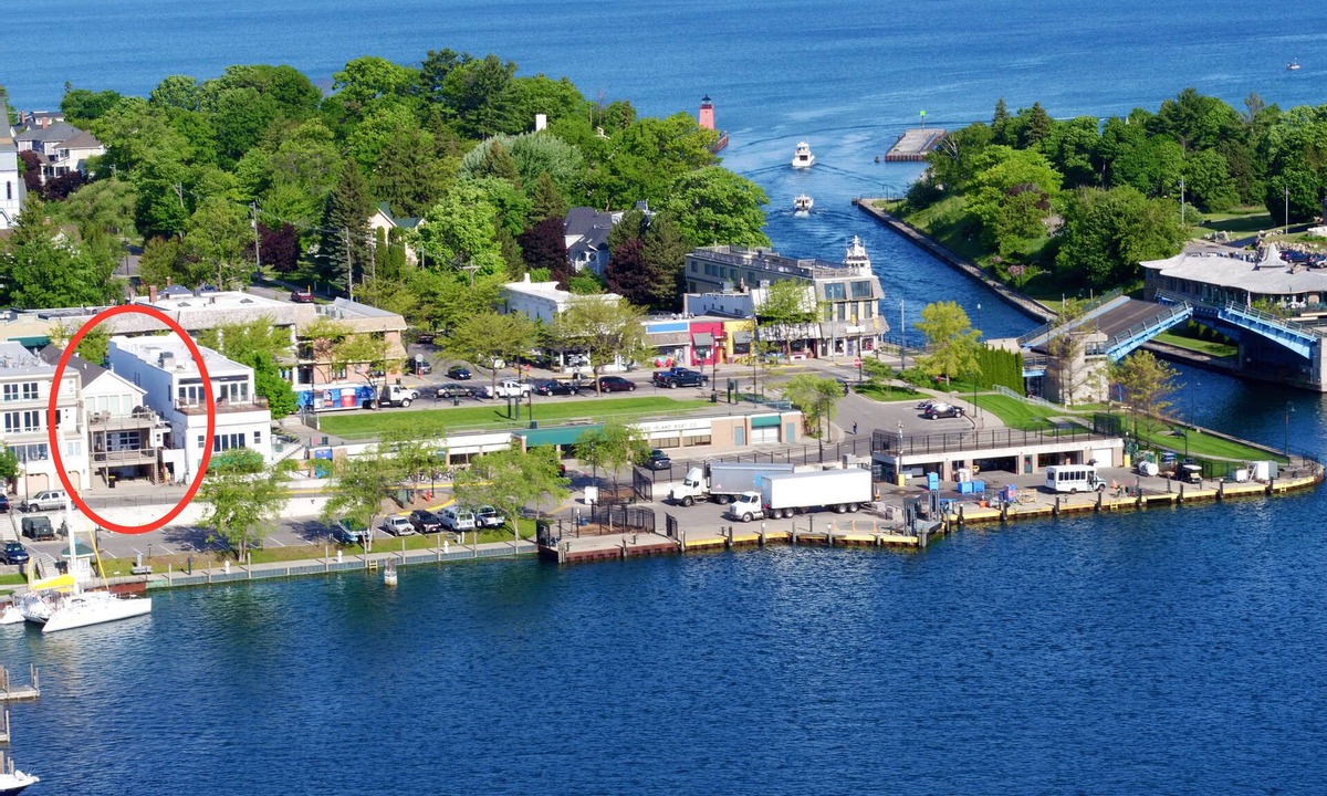 Edgewater Inn Charlevoix | Charlevoix