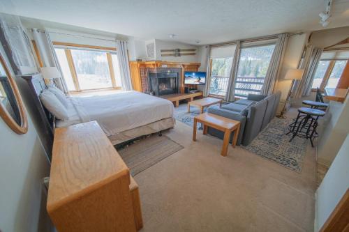 Lenawee | Lakeside Village