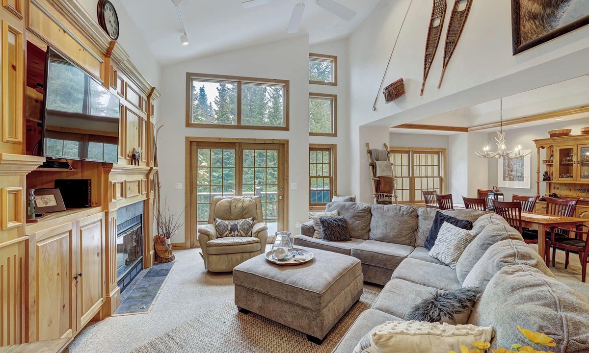 Settlers Dr | Peak 8