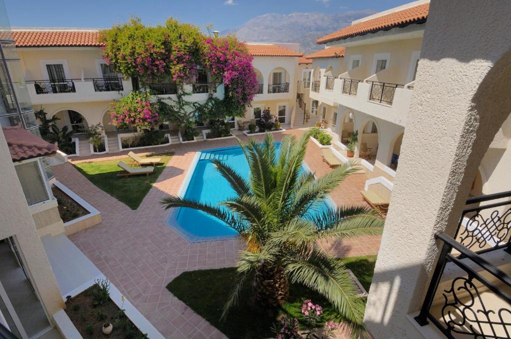 Little Inn | Kokinos Pirgos
