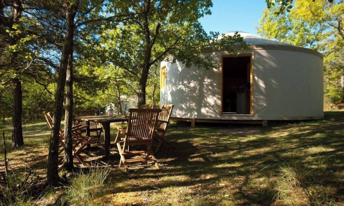 Yurt Swimming | Entrepierres