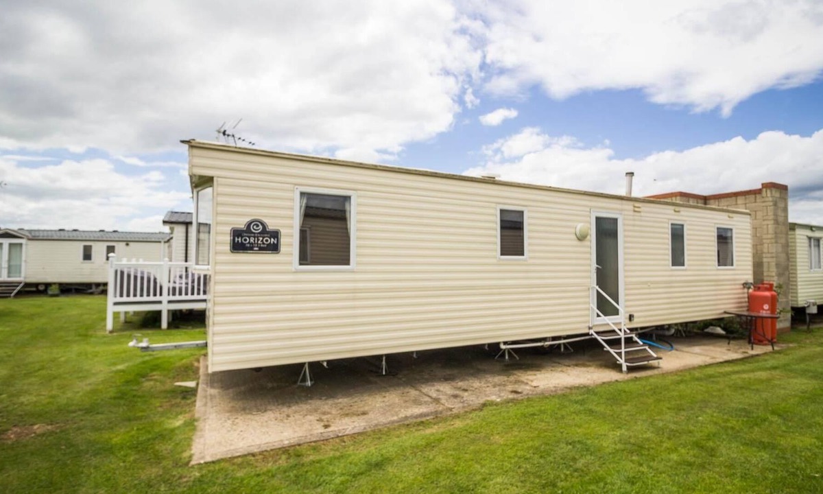Berth Caravan At Naze Marine Essex Ref | Walton on the Naze