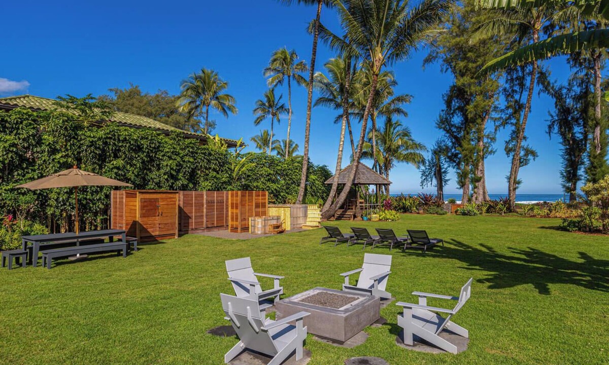 Hawaii Life Rentals Presents Beachfront Hanalei Bay | Hanalei