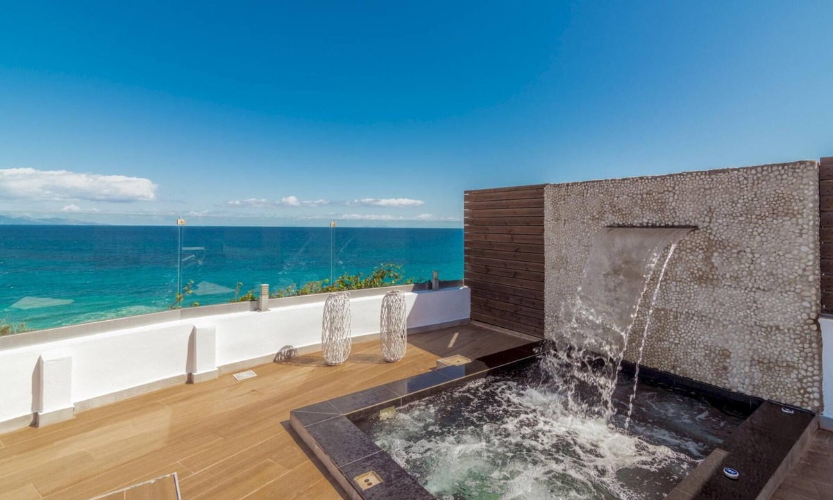 Villa Cavo Mare Jacuzzi | Neromilos