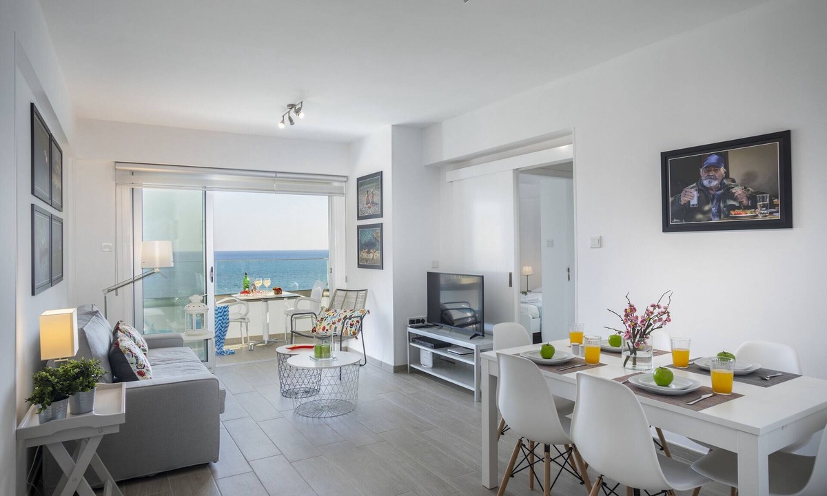 Serenity Seafront Villa | Larnaca