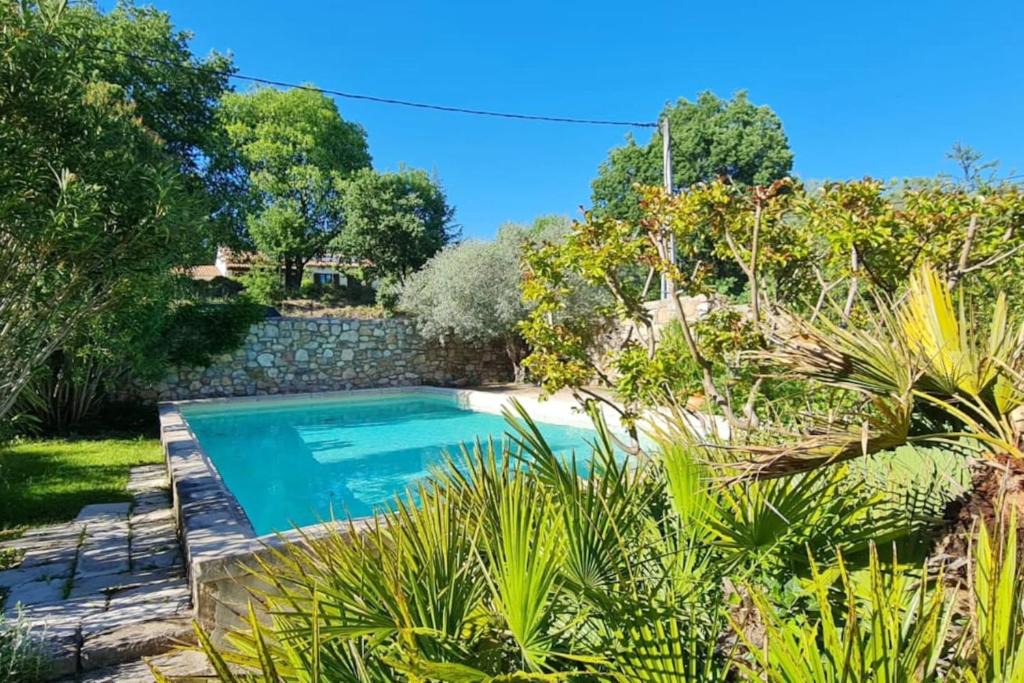 Maison Chambres Piscine Partagée Jardin Clos Et À Lorgues | Lorgues