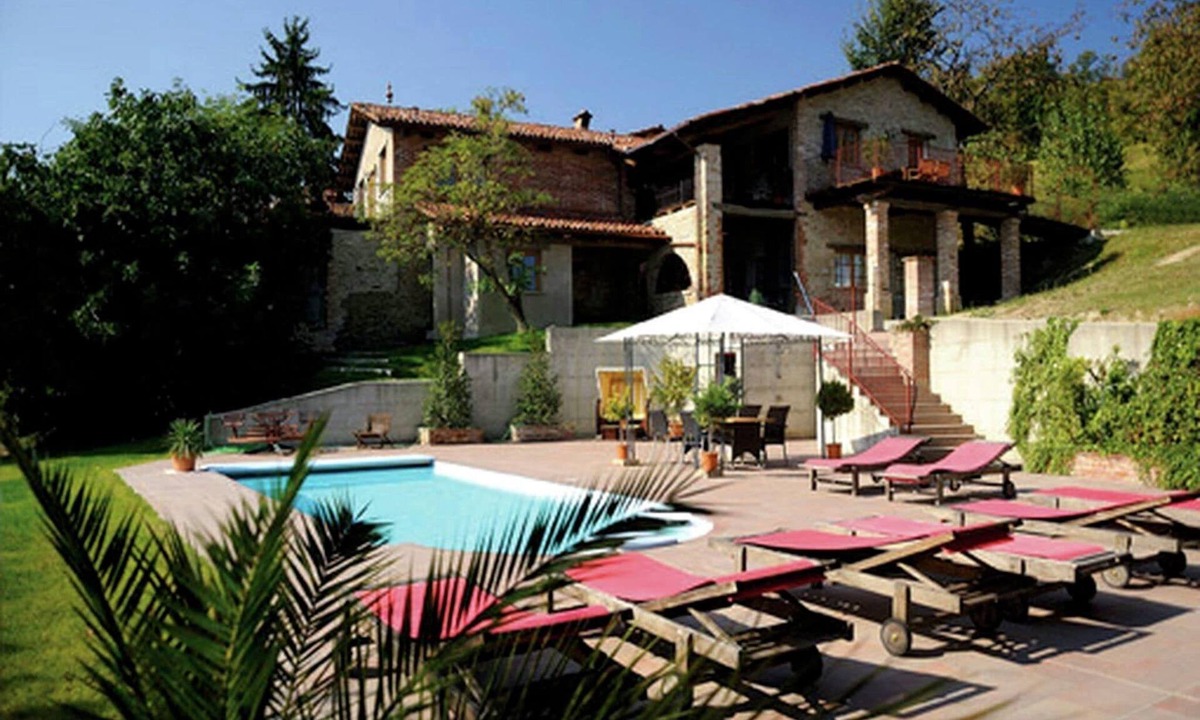 Magnificent Mansion Bastia Mondovi Swimming | Bastia Mondovi