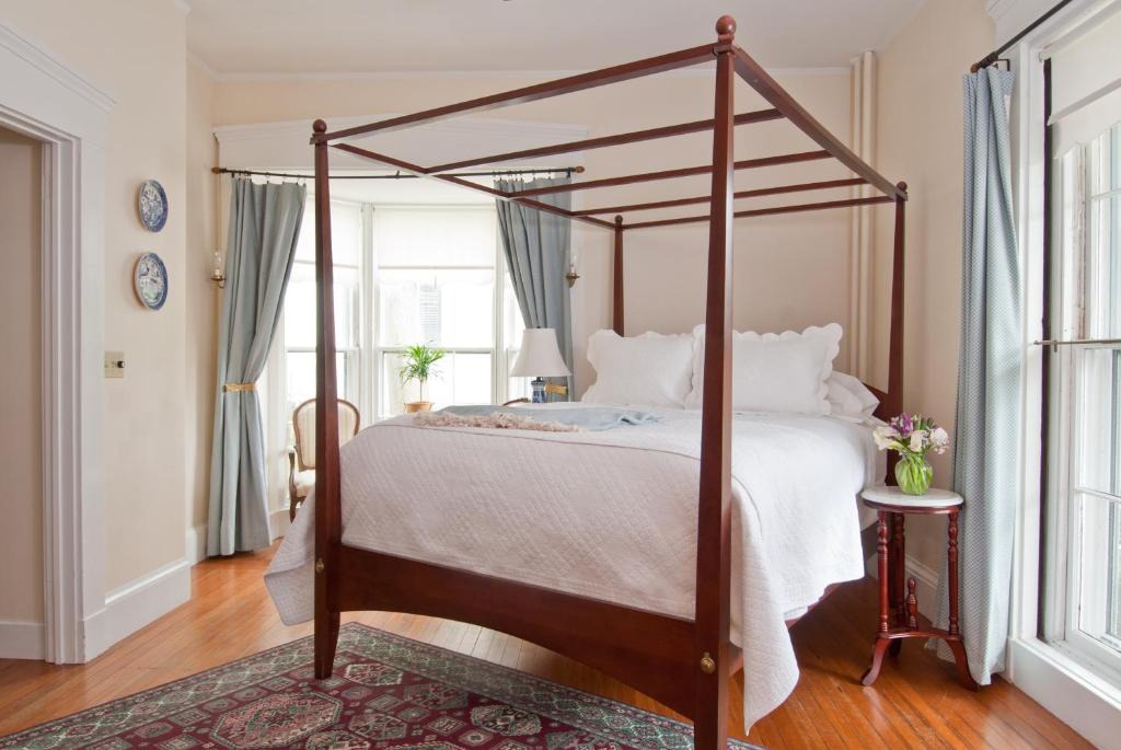 Marshall Slocum Inn | Top of the Hill