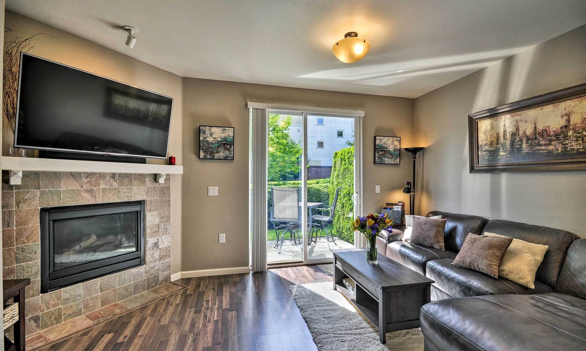 Vancouver Townhome St | Hough