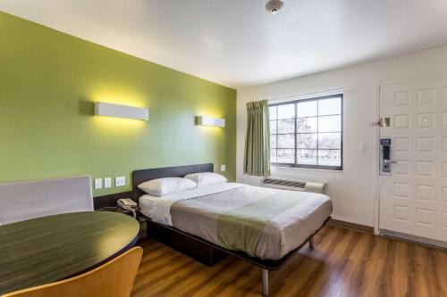 Motel Paso East | Biggs Field