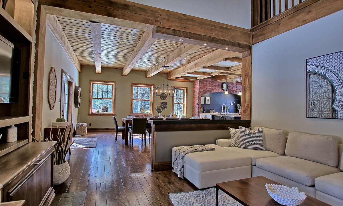 Mountain Cottage Poker | Sainte-Ann-des-Lacs