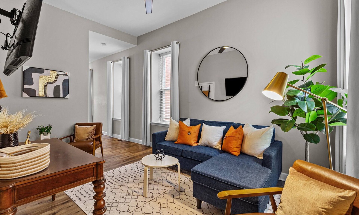 Designer Townhome Of Side Jz Rentals | Benton Park