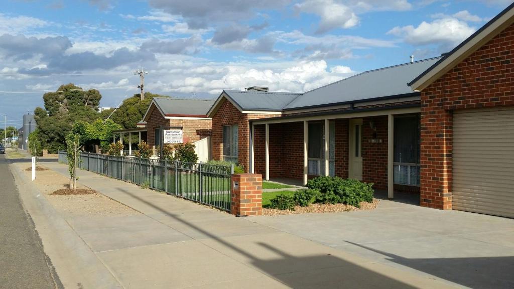 Numurkah Self The Saxton | Numurkah