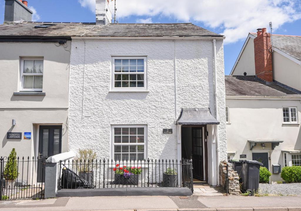 Nutwood | Charmouth