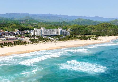 Ocean Resort Sokcho Seorak Beach Hotel | Goseong-gun