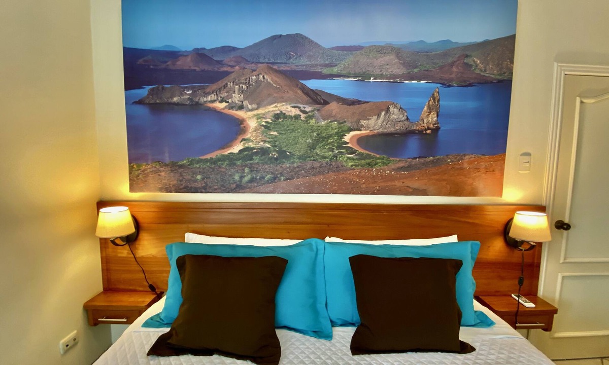 Puerto Ayora Santa Cruz Island | Bahia de la Academia